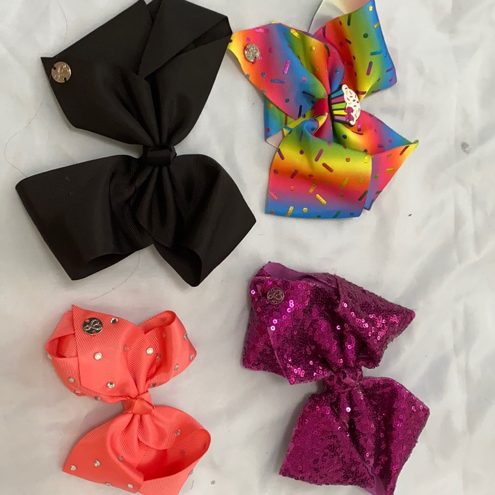 Jojo Siwa bows